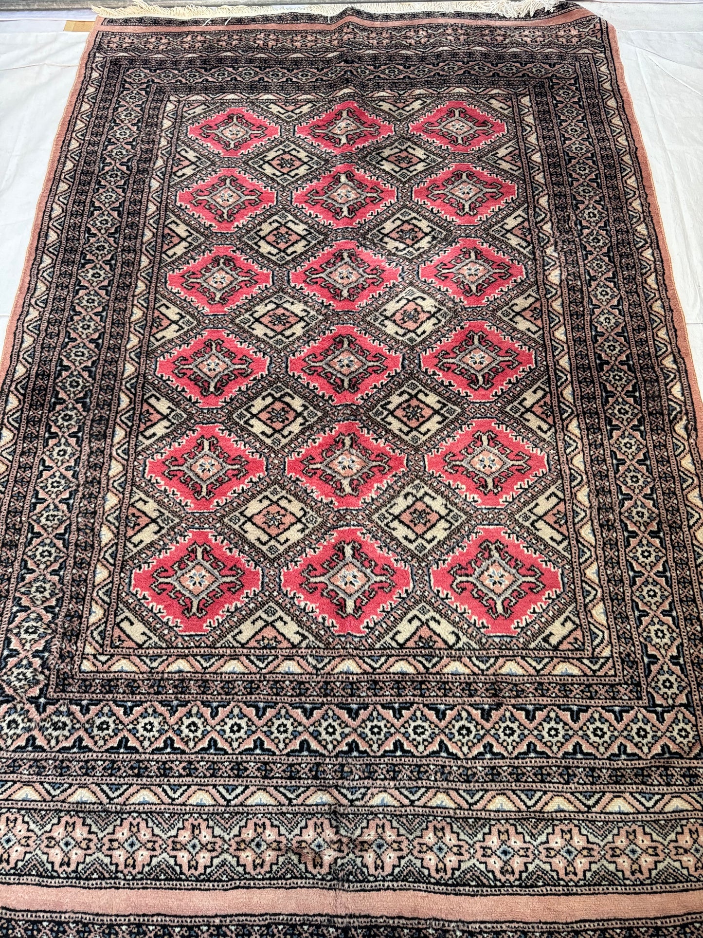 Handmade Lahore 205 x 135 cm | 6.73 x 4.43 ft