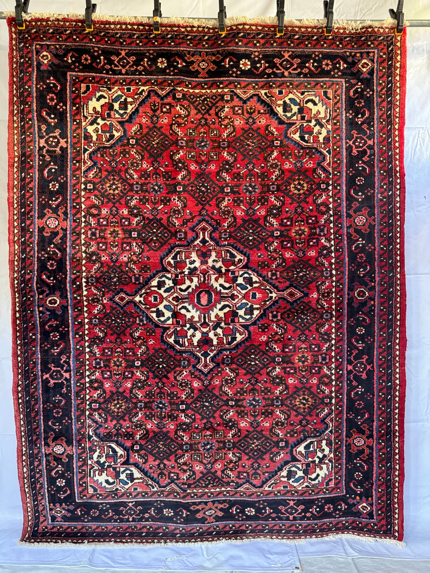 Handmade Persian Hosseinabad 213 x 160 cm | 7 x 5.25 ft