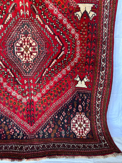 Handmade Persian Shiraz 181 x 242 cm | 7.94 x 5.94 ft