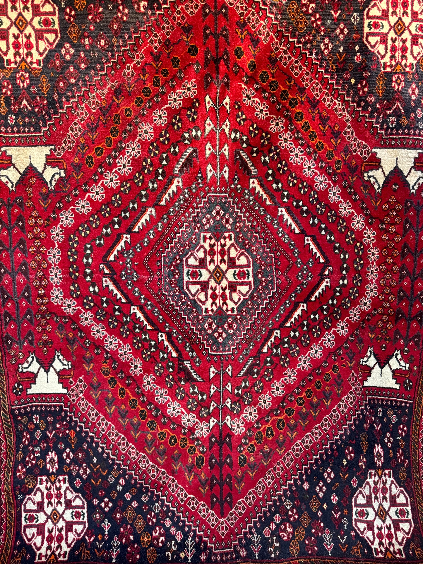 Handmade Persian Shiraz 181 x 242 cm | 7.94 x 5.94 ft