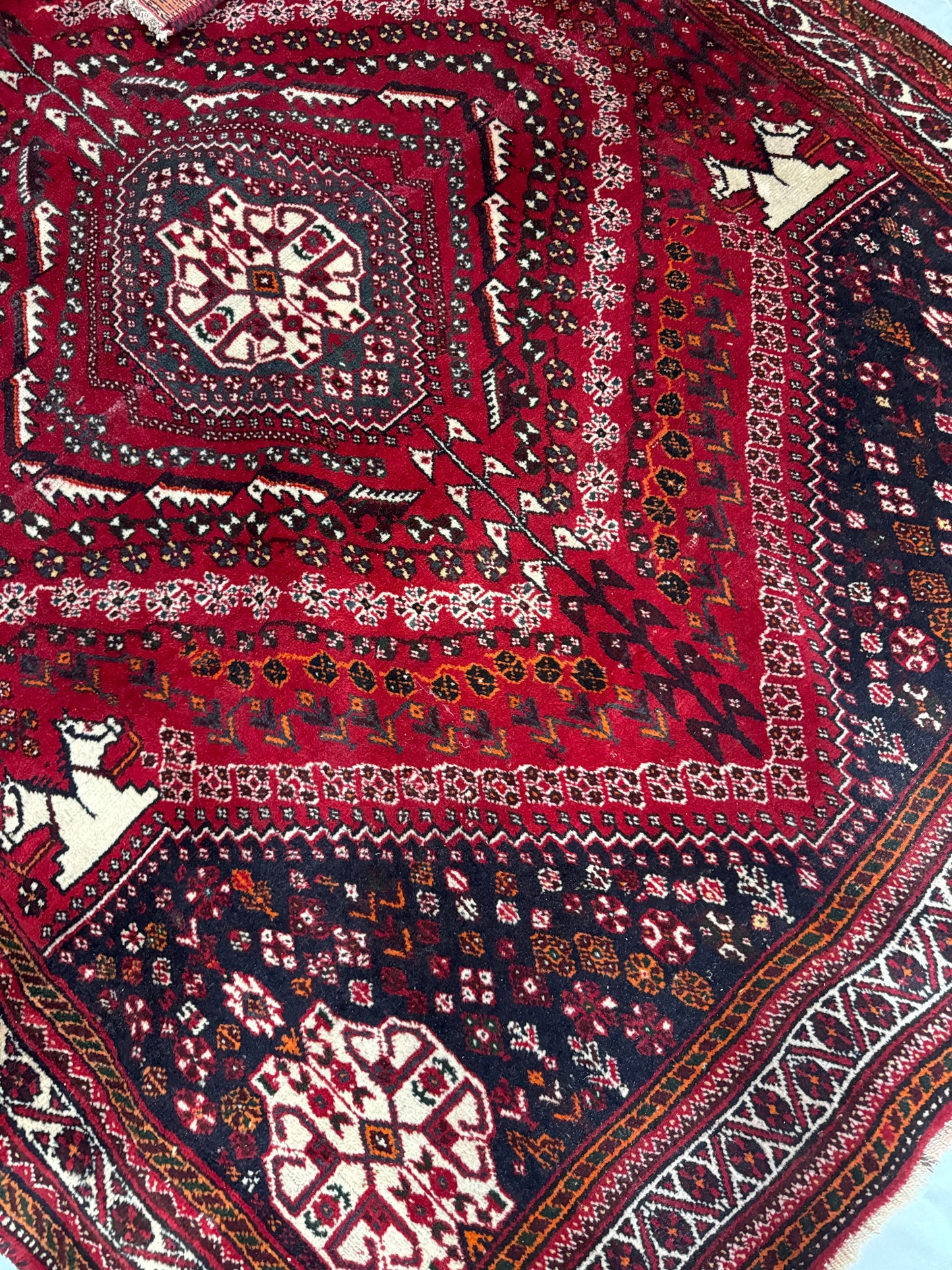 Handmade Persian Shiraz 181 x 242 cm | 7.94 x 5.94 ft