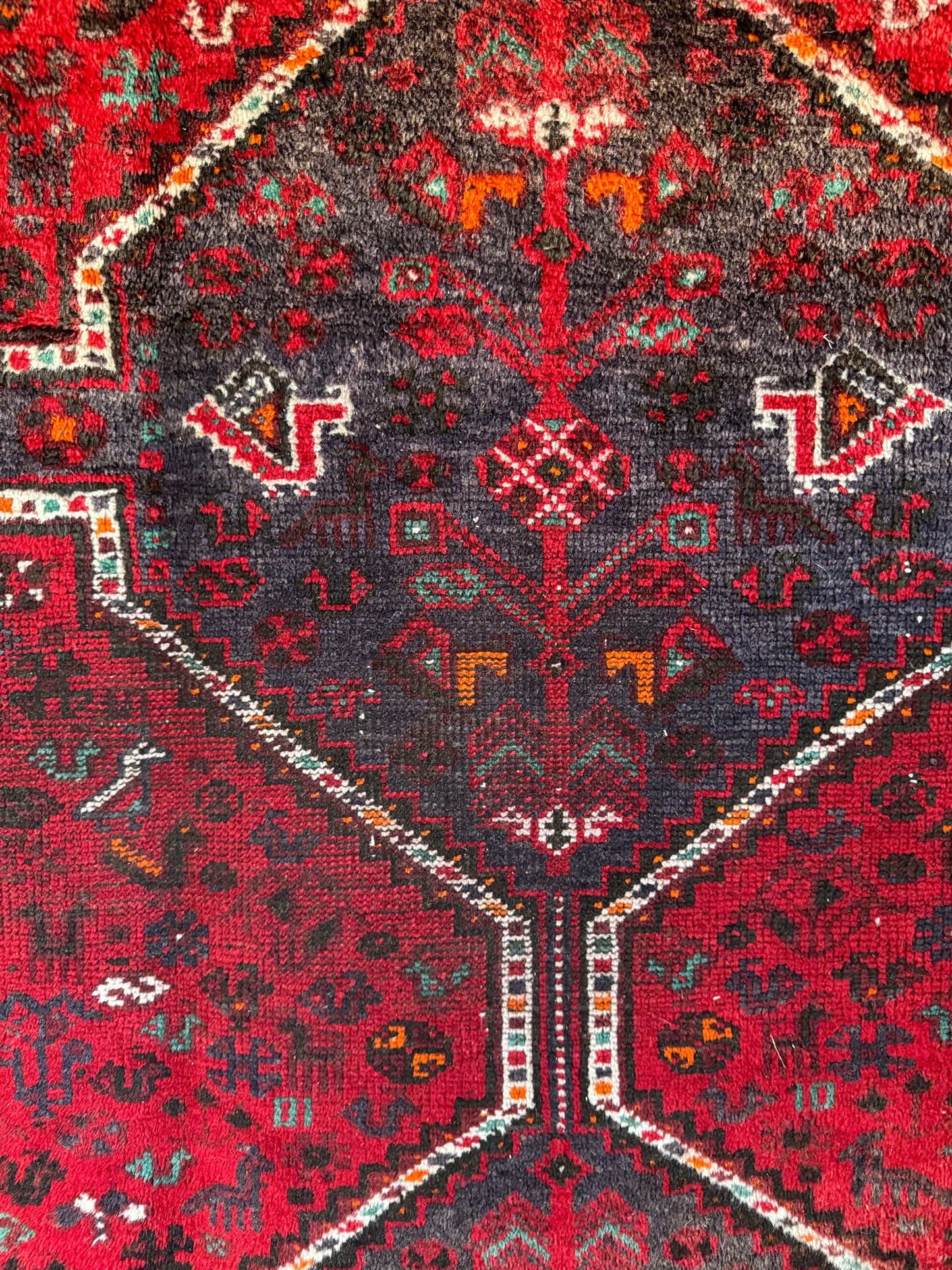 Handmade Persian Shiraz 221 x 293 cm | 9.6 x 7.25 ft