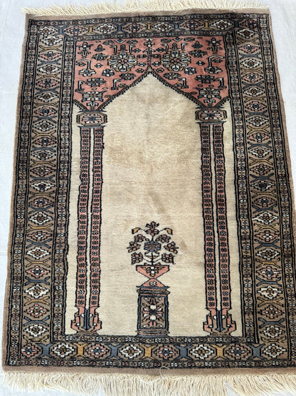 Handmade Mihrab Rug 105 x 78 cm | 3.44 x 2.56 ft