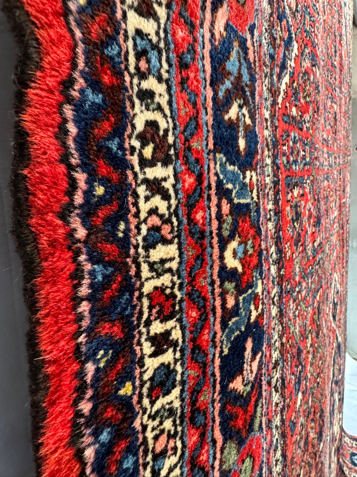 Handmade Persian Hosseinabad 9.84 x 5.6 ft