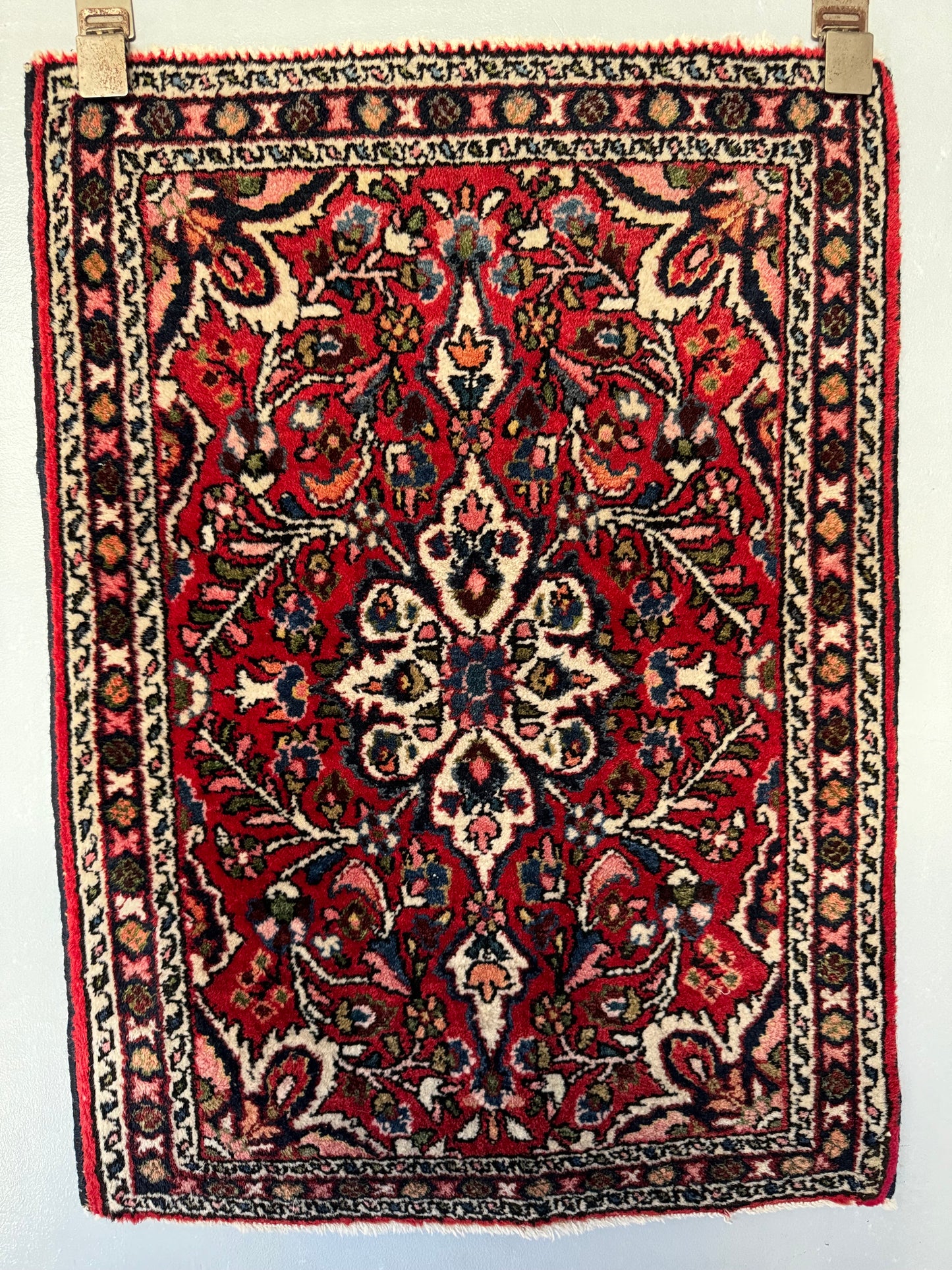 Handmade Persian Bakhtiari 83 x 59 cm |  2.72 x 1.94 ft