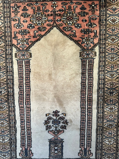 Handmade Mihrab Rug 105 x 78 cm | 3.44 x 2.56 ft