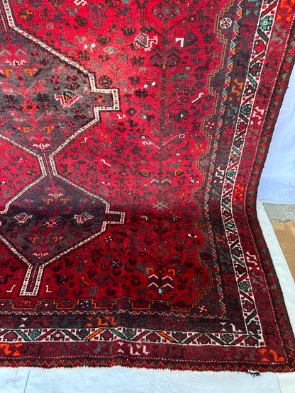 Handmade Persian Shiraz 221 x 293 cm | 9.6 x 7.25 ft