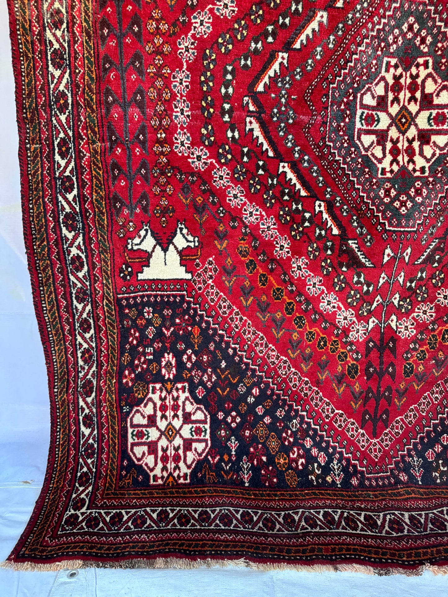 Handmade Persian Shiraz 181 x 242 cm | 7.94 x 5.94 ft