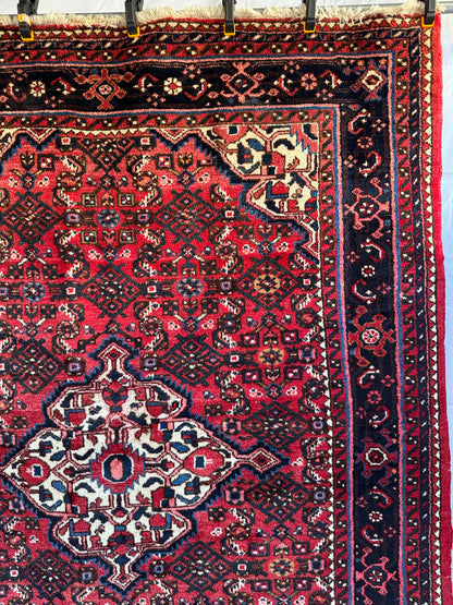 Handmade Persian Hosseinabad 213 x 160 cm | 7 x 5.25 ft