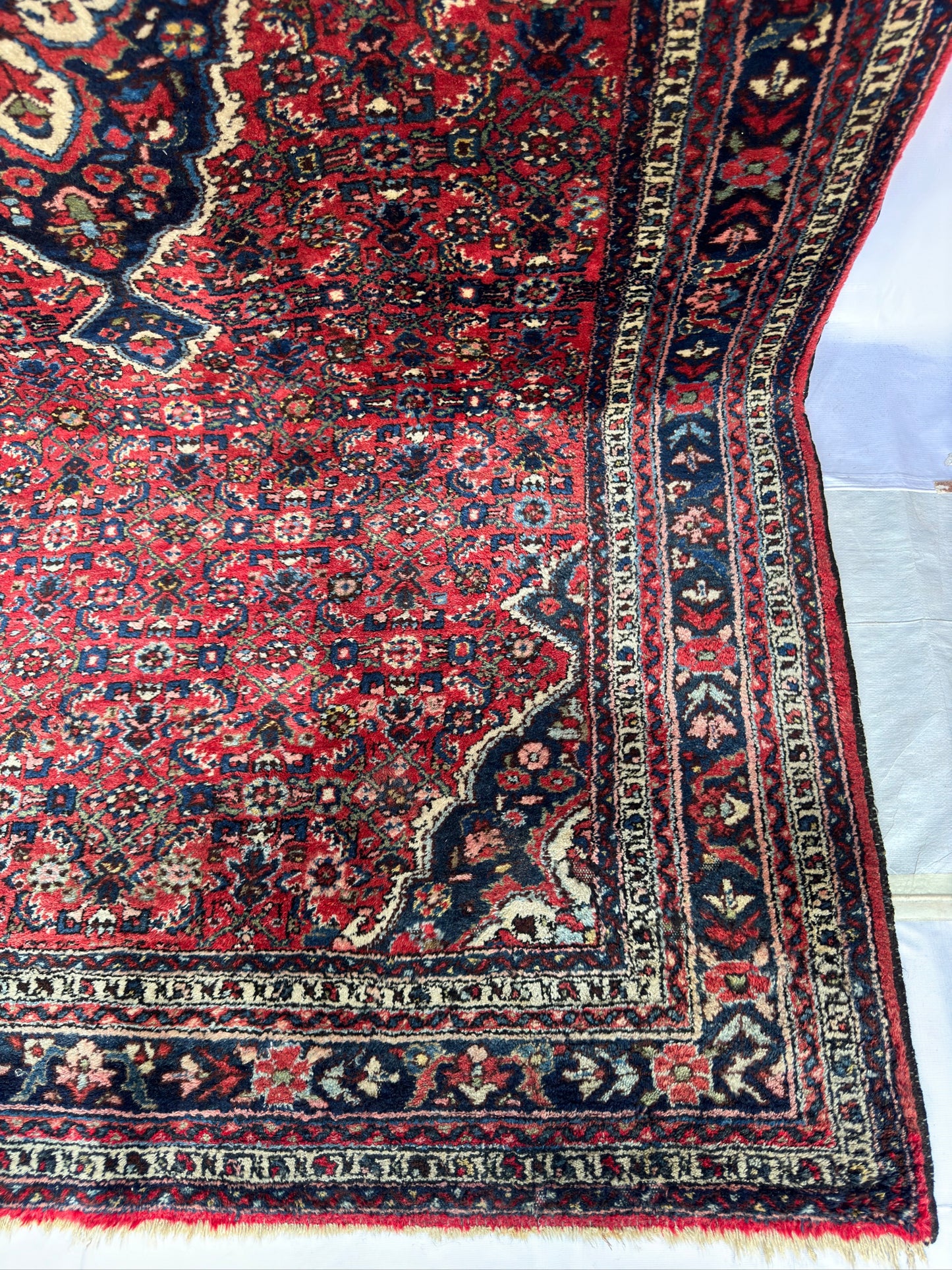 Handmade Persian Hosseinabad 9.84 x 5.6 ft