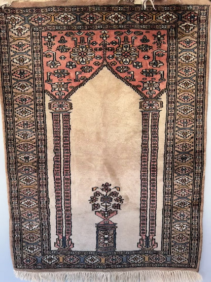 Handmade Mihrab Rug 105 x 78 cm | 3.44 x 2.56 ft